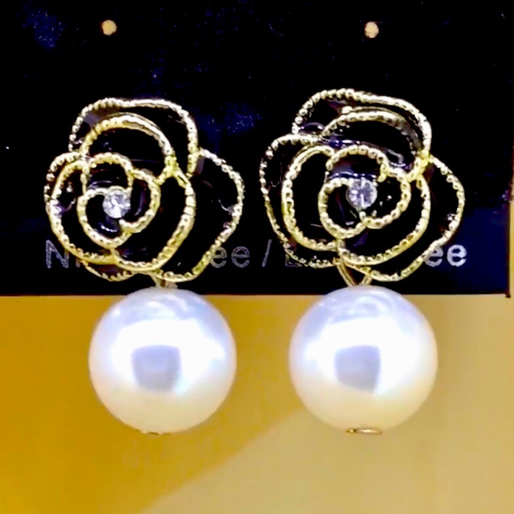 Camellia flower Pearl Enamel Earrings